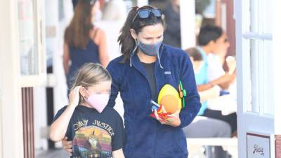 Jennifer Garner Kids Violet, 15, Samuel, 9, Are Spotted Visiting A Friend’s Home In Santa Monica - hollywoodlife.com - Santa Monica