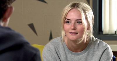 Corrie teen names 'work mum and dad' on ITV soap as she turns to them in a 'crisis' - www.manchestereveningnews.co.uk