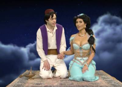 Pete Davidson - princess Jasmine - ‘SNL’: Kim Kardashian Kisses Pete Davidson In ‘Aladdin’ Sketch & Twitter Reacts - etcanada.com - county Davidson