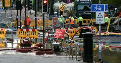 Fresh flooding chaos on Oxford Road after another burst water main - www.manchestereveningnews.co.uk