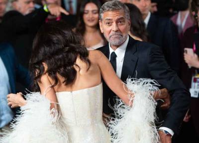 George leaps into action to help Amal after wardrobe malfunction on the red carpet - evoke.ie