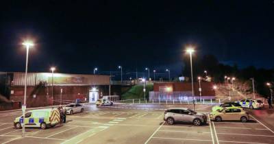 Man in hospital after Metrolink station stabbing and three youths have been arrested - www.manchestereveningnews.co.uk