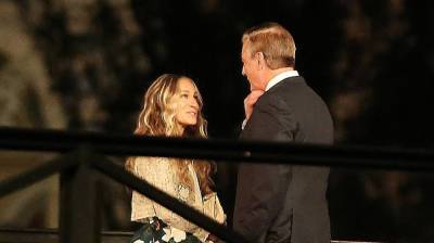 Sarah Jessica Parker & Chris Noth's Carrie & Big Are Back in Paris in New Set Photos! - www.justjared.com - France - Russia