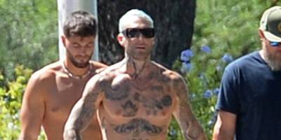 Adam Levine Shows Off His Tattoos During a Shirtless Walk in Hawaii - www.justjared.com - Hawaii - county Maui