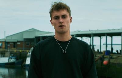 Sam Fender heading for UK Number One with ‘Seventeen Going Under’ outselling rest of top 10 combined - www.nme.com - Britain