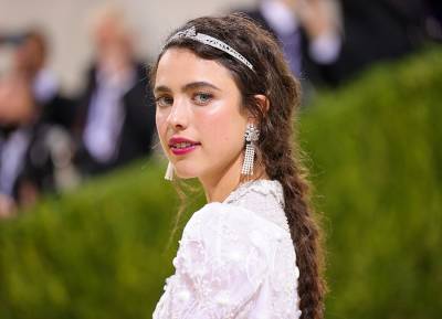 Margaret Qualley - Who is Netflix’s newest star Margaret Qualley and her very famous mother? - evoke.ie