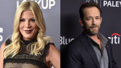 Tori Spelling recalls Luke Perry going 'to brawl' for her amid a 'verbally abusive relationship' - www.foxnews.com