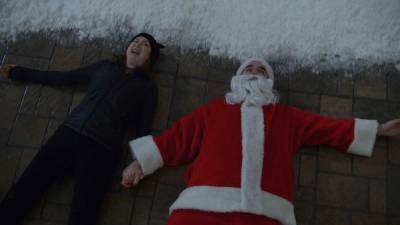 ‘Home Sweet Home Alone’ Trailer Sees Ellie Kemper and Rob Delaney as Newest Hapless Burglars (Video) - thewrap.com