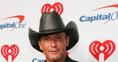 Tim Macgraw - Tim McGraw forgets lyrics, jumps off stage to confront heckler at concert - wonderwall.com - state Nevada - county Reno
