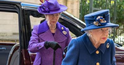 Queen, 95, uses walking stick for ‘comfort’ at Westminster Abbey service - www.ok.co.uk - Britain