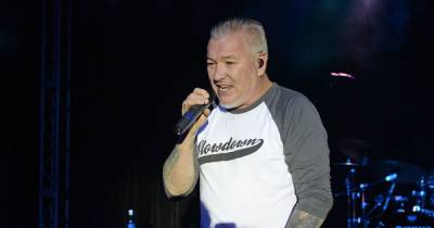 Smash Mouth singer retires after chaotic weekend concert - www.wonderwall.com