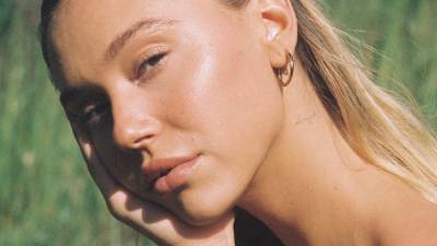Alexis Ren Drops Her Skin-Care Routine - www.glamour.com