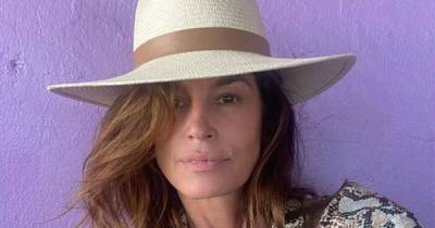 Cindy Crawford Recommends These CBD Bath Salts When You’re Sick and Achy - www.usmagazine.com