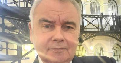 Eamonn Holmes recalls his 'panic' after doctor warned he could go blind due to shingles - www.ok.co.uk