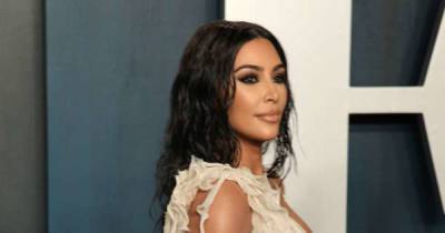 Kim Kardashian West slammed for 'distasteful' SNL monologue - www.msn.com