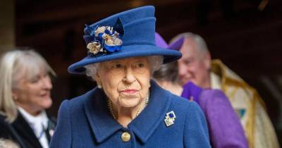 Queen Elizabeth II Uses a Cane to Attend Westminster Service: Photos - www.usmagazine.com