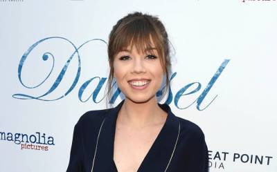 Jennette McCurdy Says Her Mom Was ‘Obsessed With Making Me A Star’ - etcanada.com