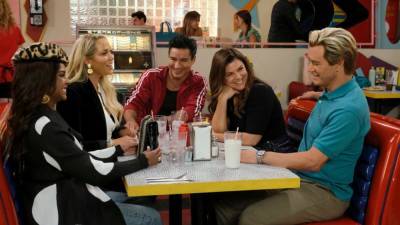 'Saved by the Bell' Returning for Season 2 in November: See the First Look Photos - www.etonline.com - California