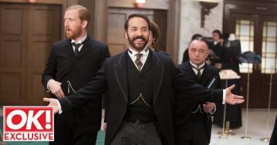 Mr Selfridge star Jeremy Piven says the cast were all 'overqualified' for their roles - www.ok.co.uk
