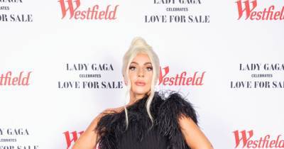 Lady Gaga wears boa made entirely of $100 bills - www.wonderwall.com - Las Vegas