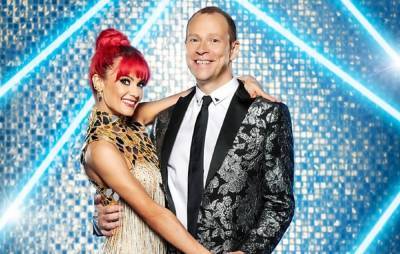 Robert Webb pulls out of ‘Strictly Come Dancing’ due to ill health - www.nme.com