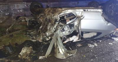 Horror images show car wreckage after driver swerved to avoid deer on road - www.dailyrecord.co.uk - Scotland