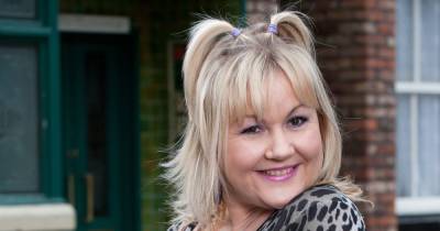 Corrie fans confuse Beth for a film icon after glam makeover - www.manchestereveningnews.co.uk