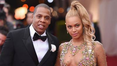 Beyoncé Glitters in Green While Supporting Husband JAY-Z at Film Premiere - www.etonline.com - Los Angeles