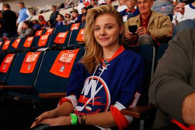 Chloë Grace Moretz Gets Booed For Wearing New York Islanders Jersey At Carolina Hurricanes Home Game - etcanada.com - New York - New York - Jersey