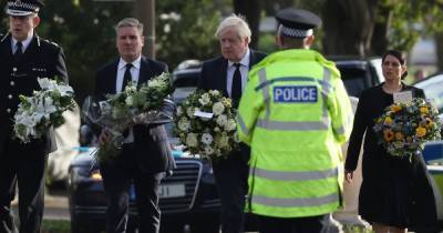 Prime Minister Boris Johnson and Labour leader Sir Keir Starmer lay flowers at scene of fatal stabbing of MP Sir David Amess - www.manchestereveningnews.co.uk - Scotland