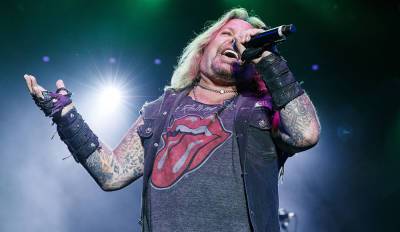 Mötley Crüe singer Vince Neil transported to hospital after falling off stage during concert: report - www.foxnews.com - Tennessee
