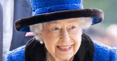 The Queen attends Champions Day at Ascot in a gorgeous blue ensemble without walking stick - www.ok.co.uk