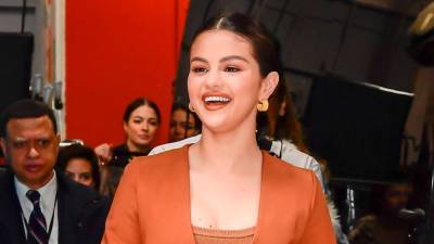 Selena Gomez Says Being 'Completely Unaware' of What's Going On in Pop Culture Makes Her Happy - www.etonline.com