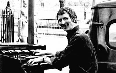 ‘Countdown’ and ‘Grange Hill’ composer Alan Hawkshaw dies aged 84 - www.nme.com