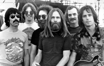 Grateful Dead t-shirt from 1967 breaks record at auction sale - www.nme.com