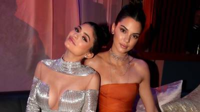 Kylie Jenner Jokes About Her 'Pregnancy Brain' While Out With Sister Kendall Jenner - www.etonline.com