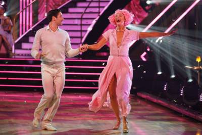 Amanda Kloots Gets Some Help From Frankie Avalon On ‘DWTS’ - etcanada.com