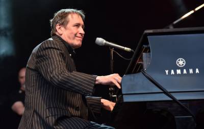 Jools Holland becomes shareholder in community-owned London pub The Ravensbourne Arms - www.nme.com