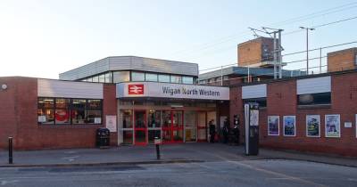 Man injured in acid attack at train station - www.manchestereveningnews.co.uk