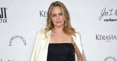 Alicia Silverstone says she's 'banned' from a dating app - www.msn.com
