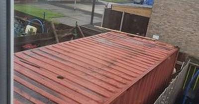 Mum fuming as neighbour cranes in 19ft 'toxic' shipping container to back garden - www.dailyrecord.co.uk