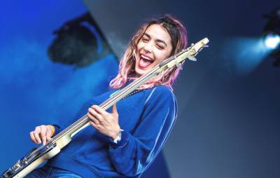 Warpaint’s JennyLee shares first new music since 2015 with ‘Newtopia’ - www.nme.com