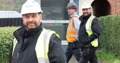 Nick Knowles cuts a casual figure he films latest episode of DIY: SOS - www.msn.com