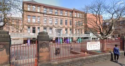 Probe launched after men 'take pictures of primary kids' at Glasgow school - www.dailyrecord.co.uk - Scotland