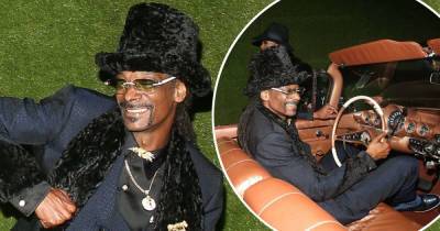 Snoop Dogg grins at his 50th birthday bash in a fluffy top hat - www.msn.com - Los Angeles