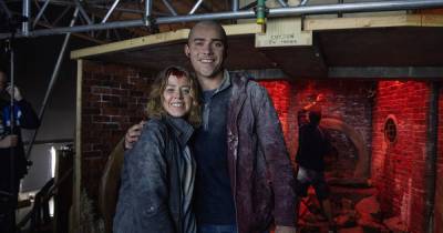 Corrie's Corey and Abi cuddle up for behind-the-scene snap as fans defend killer - www.manchestereveningnews.co.uk