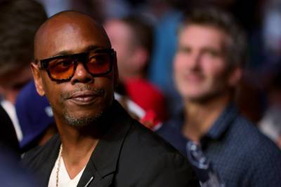 Dave Chappelle Says He’s Open To Sitting Down With Netflix Employees Upset By His Transgender Jokes - etcanada.com