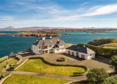 Daniel O’Donnell’s former eight-bedroom Donegal mansion has just been sold to tec millionaire - evoke.ie - USA - Ireland