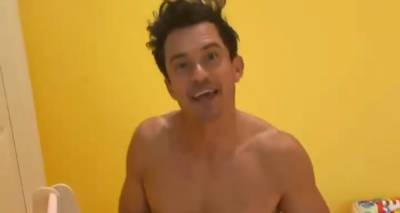 Orlando Bloom Goes Shirtless While Decorating Daughter Daisy's Room - Watch! - www.justjared.com
