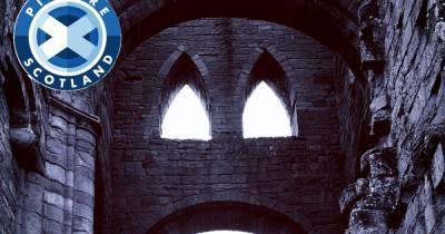 Picture Scotland: Scot snaps fun pic of spooky face in ruins of Jedburgh Abbey ahead of Halloween - www.dailyrecord.co.uk - Scotland